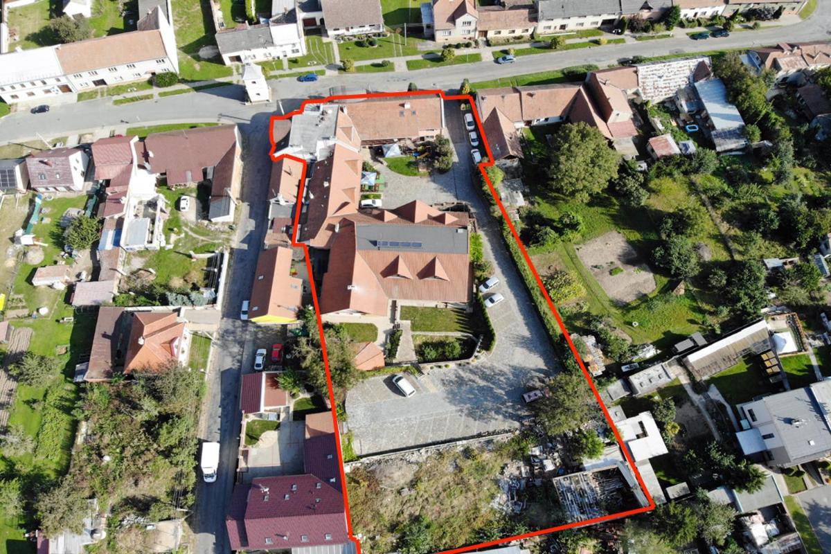 Bezmerovsky Dvur Kroměříž Esterno foto