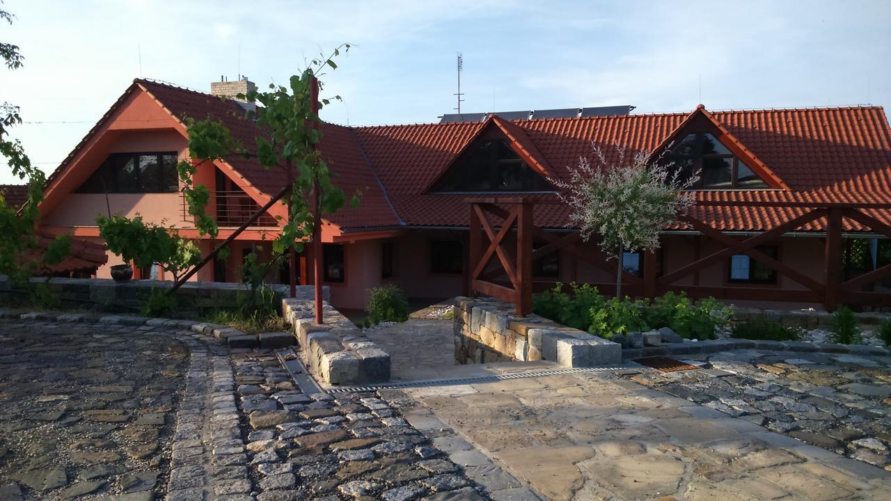 Bezmerovsky Dvur Kroměříž Esterno foto