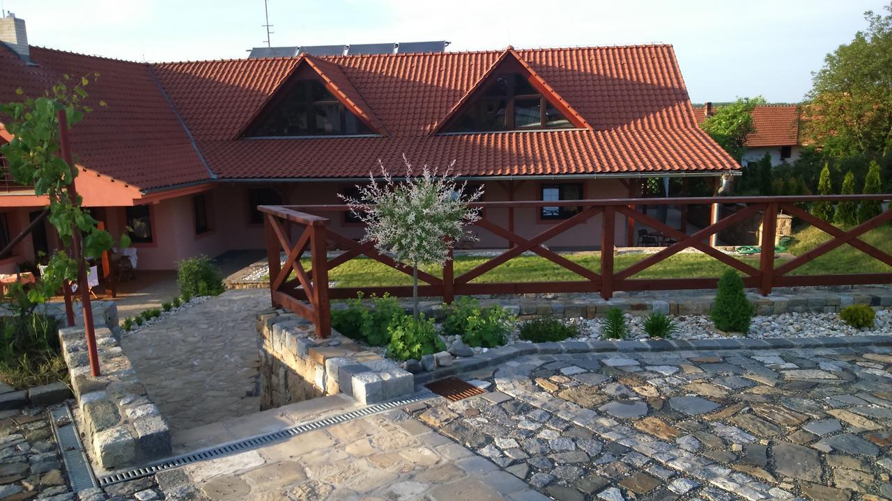 Bezmerovsky Dvur Kroměříž Esterno foto