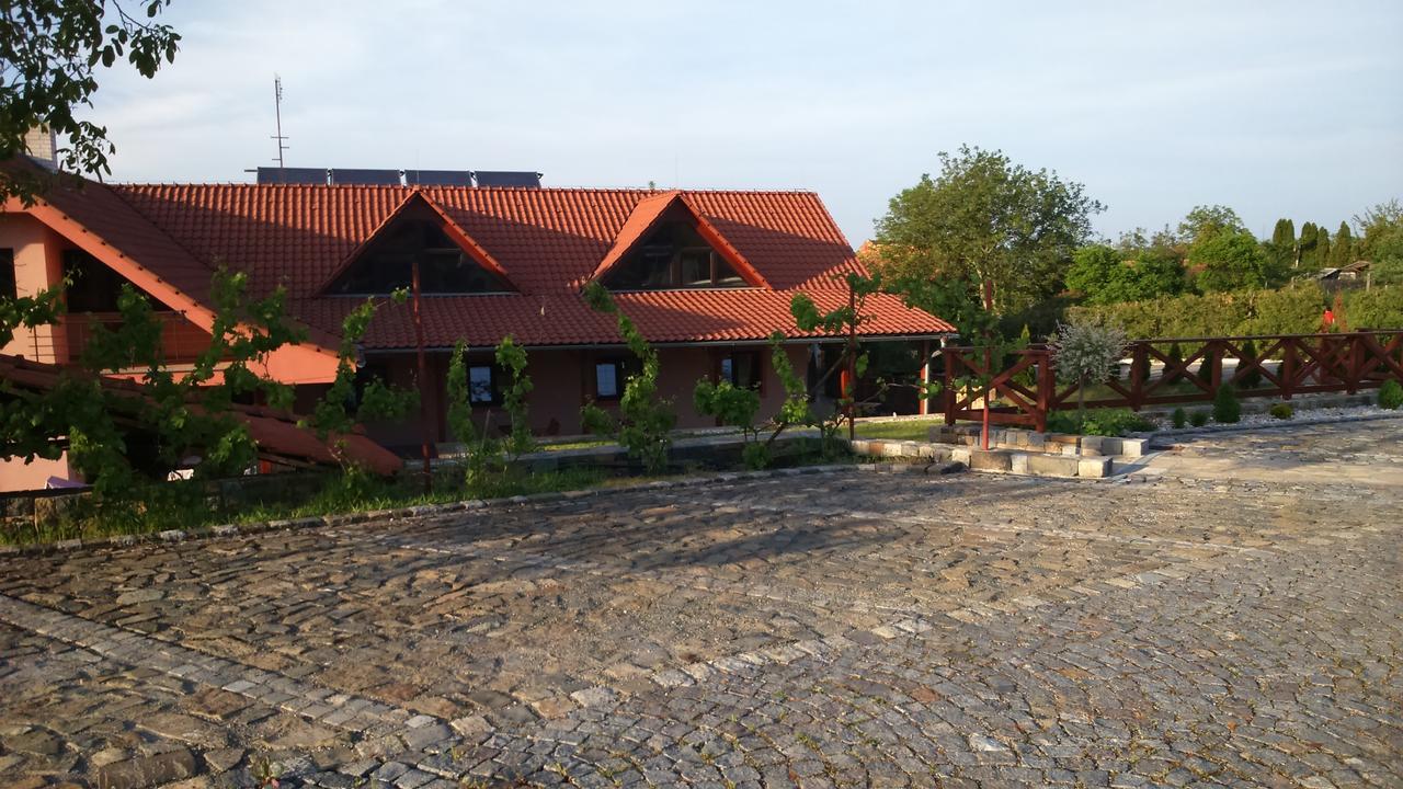 Bezmerovsky Dvur Kroměříž Esterno foto